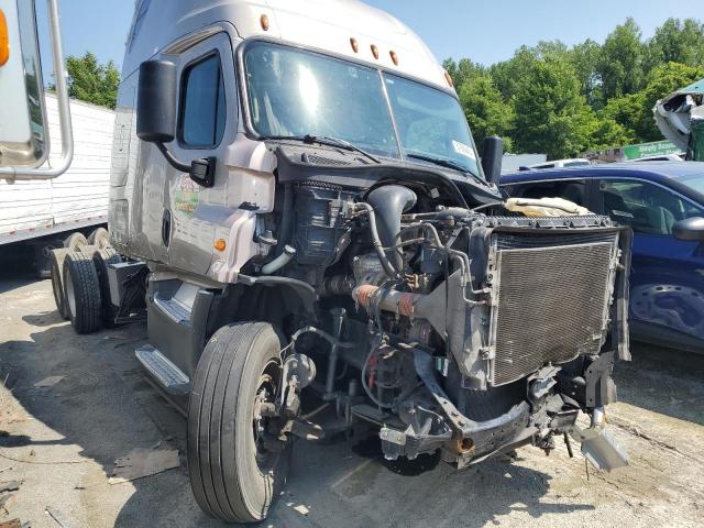  Salvage Freightliner Cascadia 1