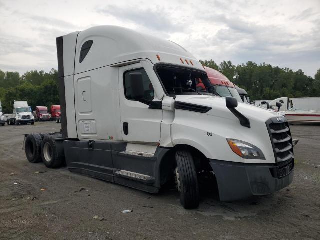  Salvage Freightliner Cascadia 1