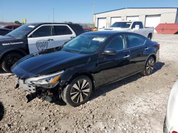  Salvage Nissan Altima