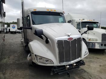  Salvage Peterbilt 579