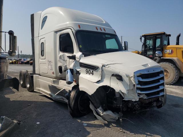  Salvage Freightliner Cascadia 1