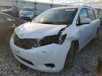  Salvage Toyota Sienna