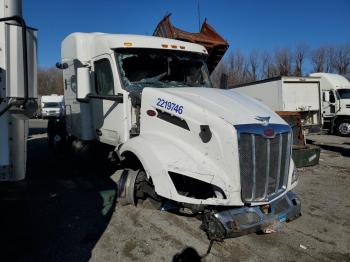  Salvage Peterbilt 579