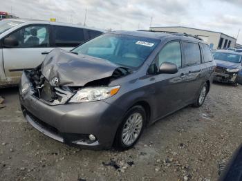  Salvage Toyota Sienna