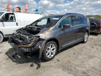  Salvage Chrysler Pacifica