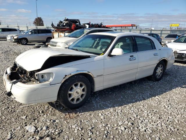  Salvage Lincoln Towncar