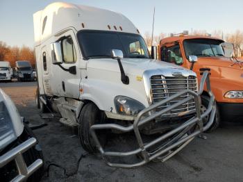  Salvage Freightliner Cascadia 1