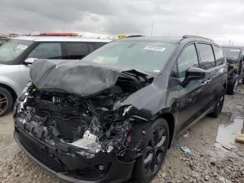  Salvage Chrysler Pacifica