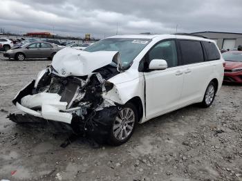  Salvage Toyota Sienna