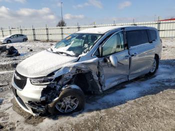  Salvage Chrysler Pacifica