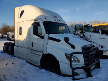  Salvage Freightliner Cascadia 1