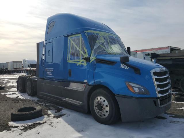  Salvage Freightliner Cascadia 1