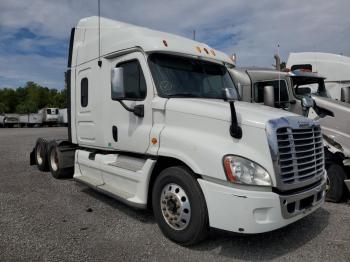  Salvage Freightliner Cascadia 1