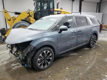  Salvage Kia Carnival