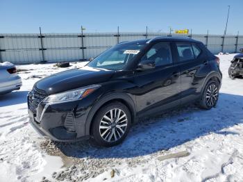  Salvage Nissan Kicks