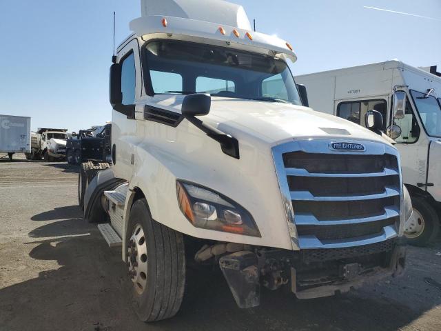  Salvage Freightliner Cascadia 1