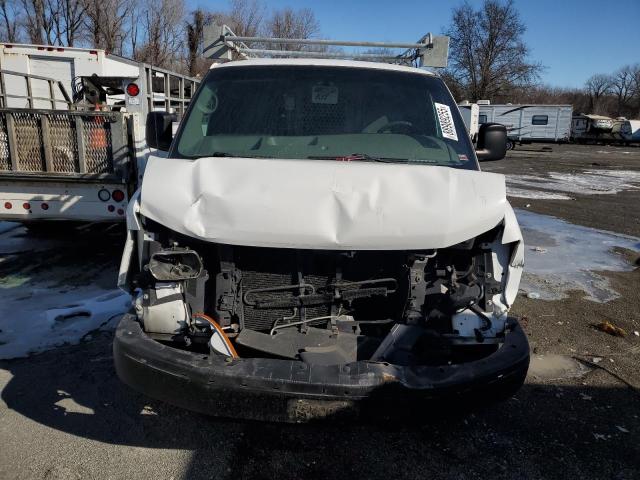 GMC Savana G3500 Image 13