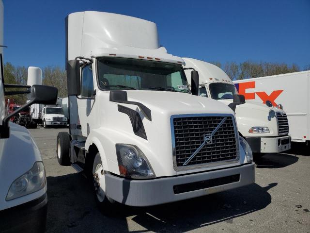  Salvage Volvo Vn