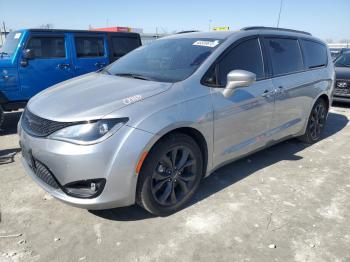 Salvage Chrysler Pacifica