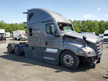  Salvage Freightliner Cascadia 1