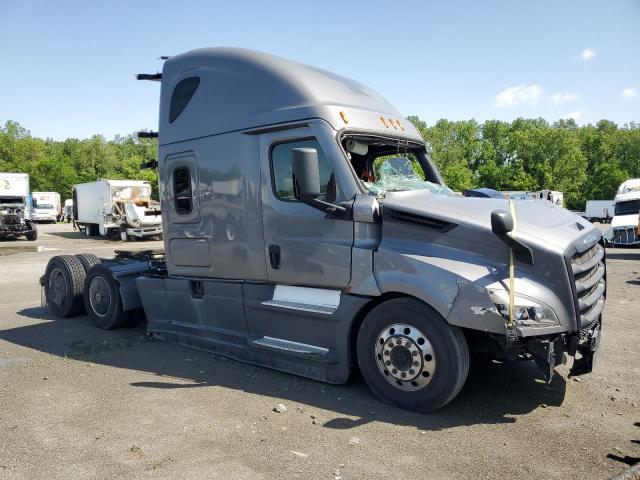 Salvage Freightliner Cascadia 1