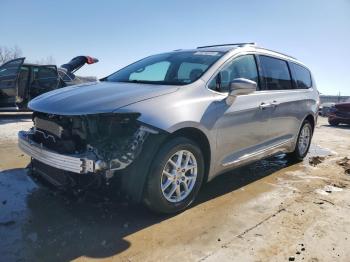  Salvage Chrysler Pacifica