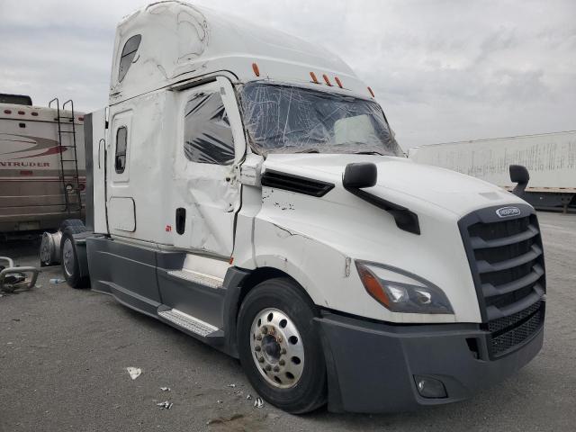  Salvage Freightliner Cascadia 1