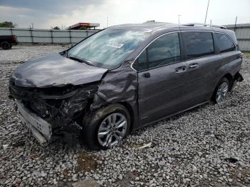  Salvage Toyota Sienna