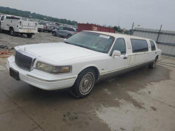  Salvage Lincoln Towncar