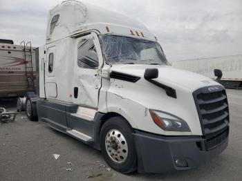  Salvage Freightliner Cascadia 1
