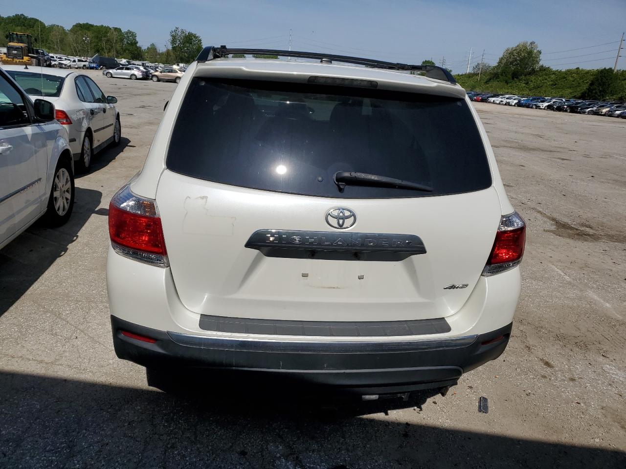 Toyota Highlander Base Image 10