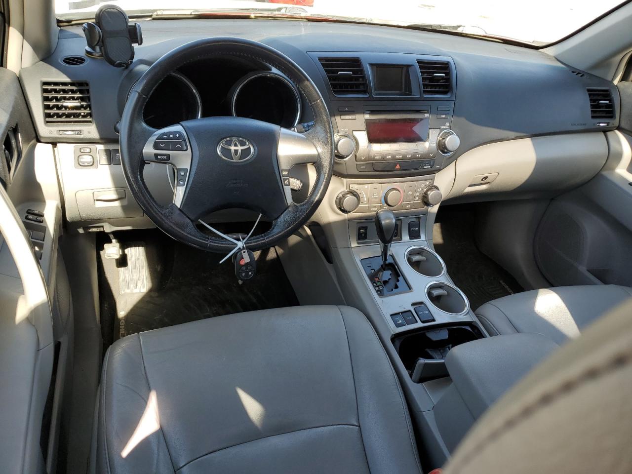 Toyota Highlander Base Image 6