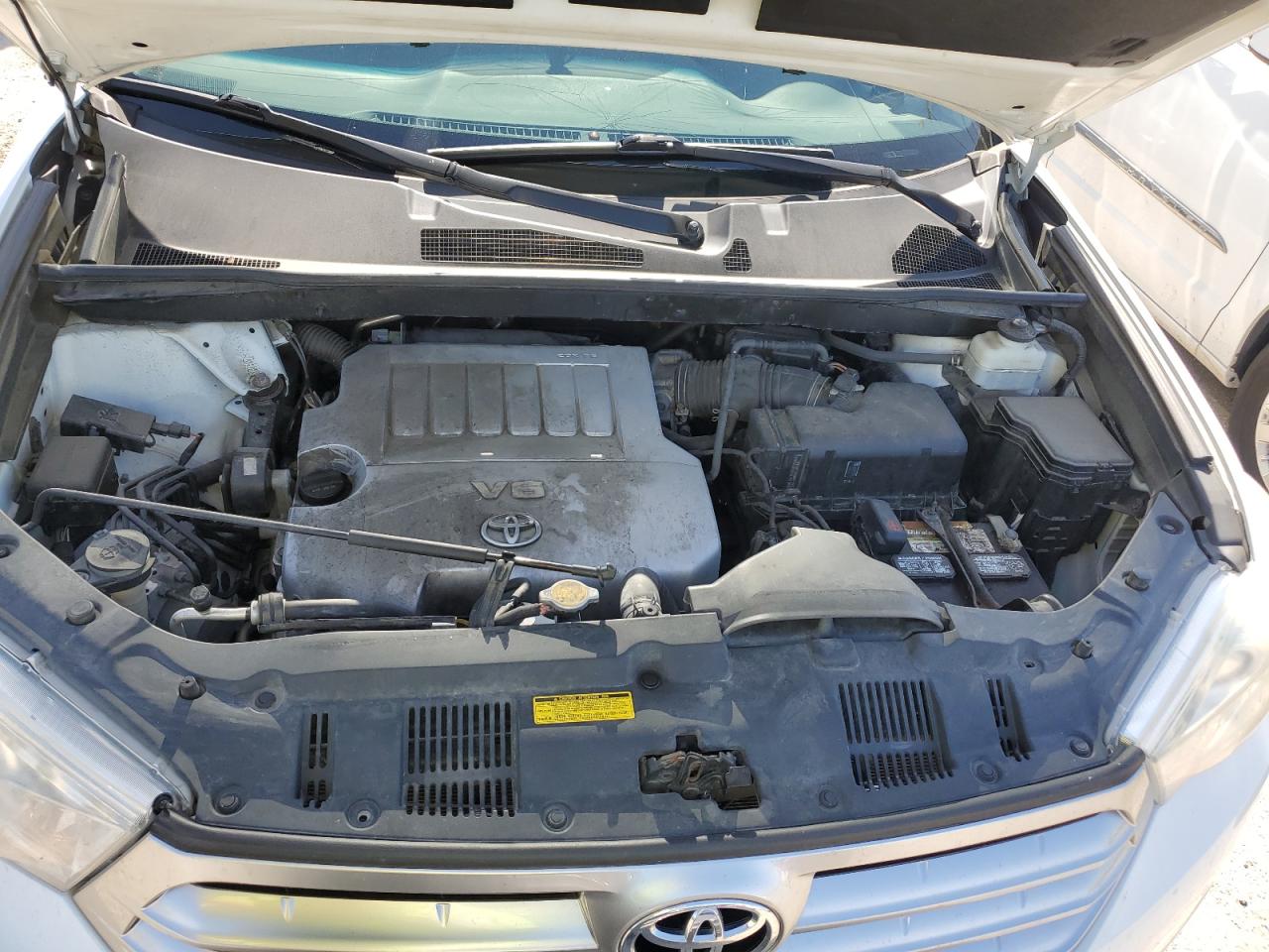 Toyota Highlander Base Image 9