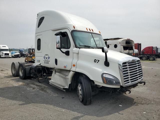  Salvage Freightliner Cascadia 1