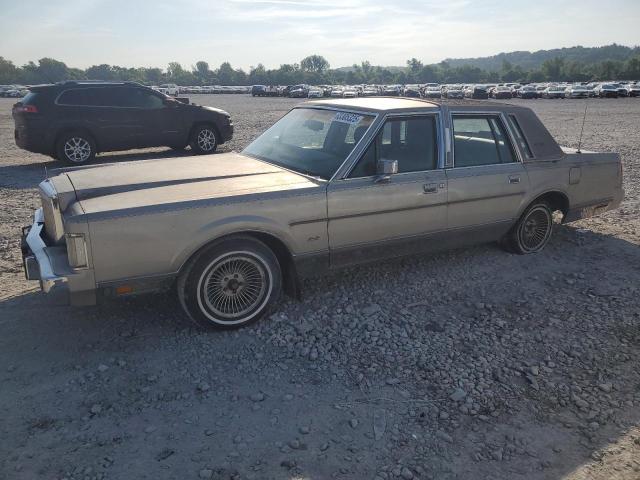  Salvage Lincoln Towncar