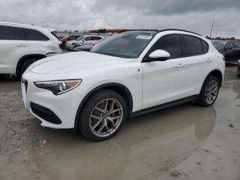  Salvage Alfa Romeo Stelvio