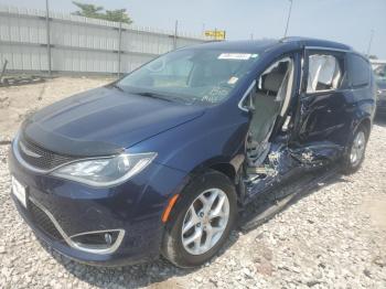  Salvage Chrysler Pacifica