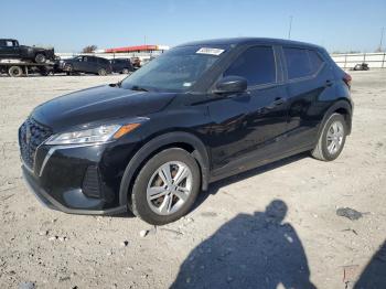  Salvage Nissan Kicks