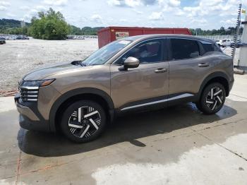  Salvage Nissan Kicks