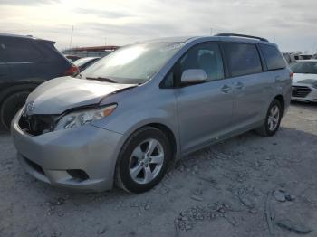  Salvage Toyota Sienna