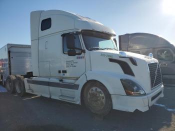  Salvage Volvo Vnl