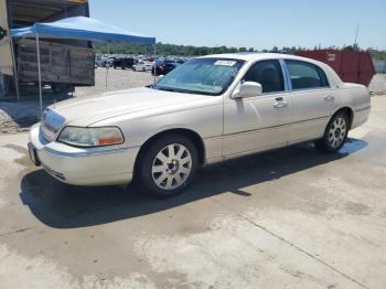  Salvage Lincoln Towncar