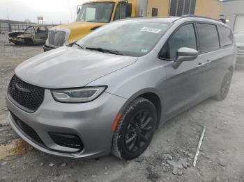  Salvage Chrysler Pacifica