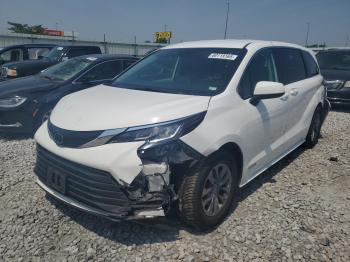  Salvage Toyota Sienna