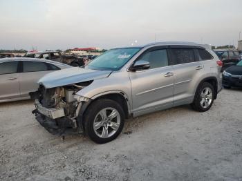  Salvage Toyota Highlander