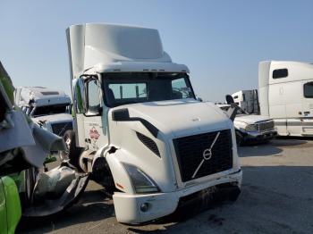  Salvage Volvo Vnr