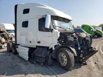  Salvage Volvo Vn