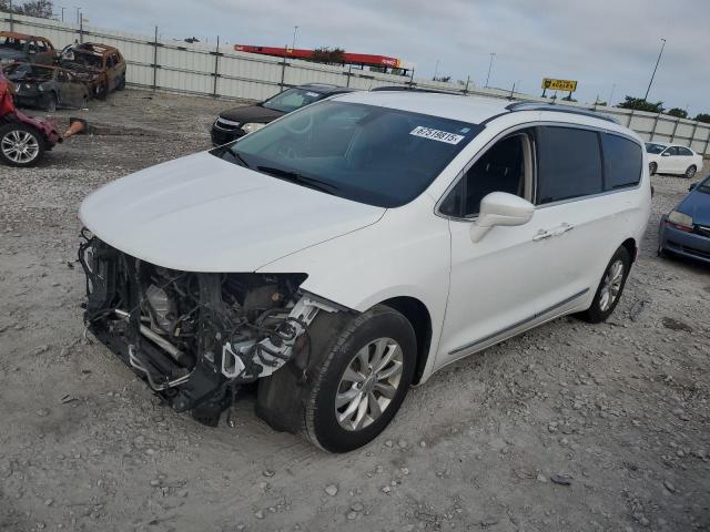  Salvage Chrysler Pacifica
