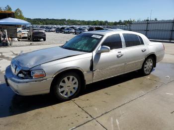  Salvage Lincoln Towncar
