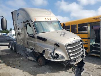 Salvage Freightliner Cascadia 1
